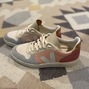 Veja V-10 Sneakers - Colorblock Nude Size 40